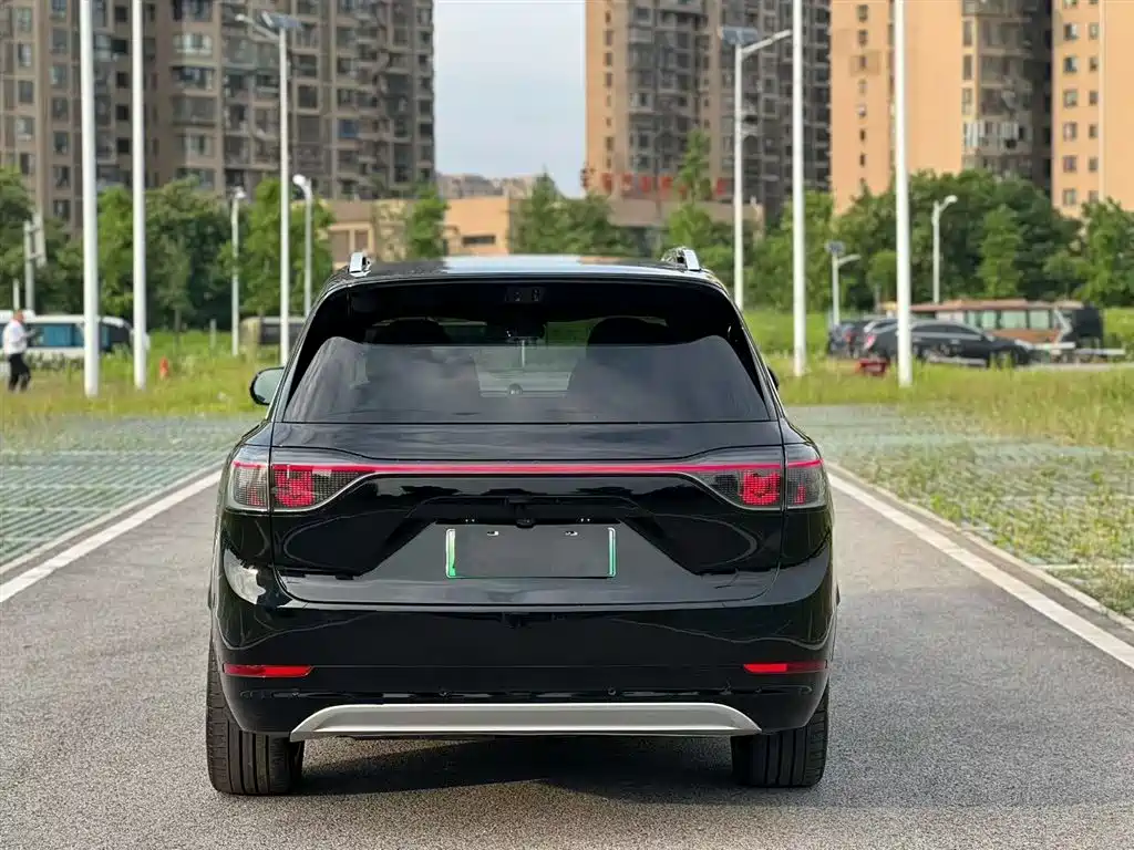 AITO Wenjie AITO M9 2026 Extended Range Ultra Edition 52kWh 6-seater фото 8