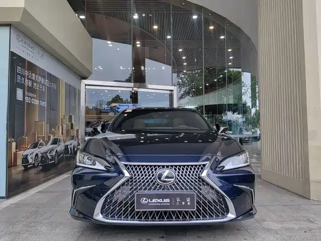 Lexus ES 2021