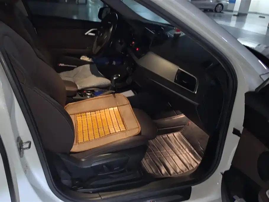 BMW 1 Series 2019 120i M Sport Package фото 8