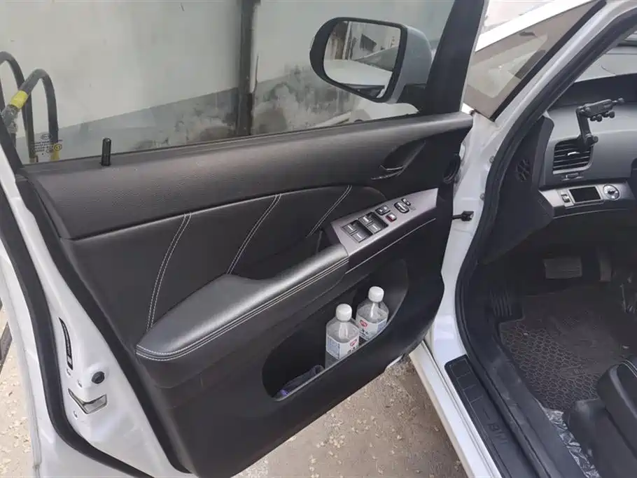 BYD e6