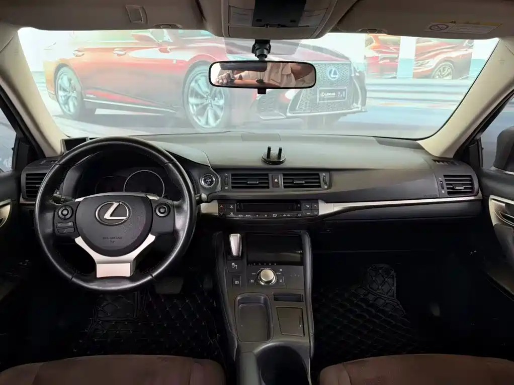 Фото 5 - Lexus CT