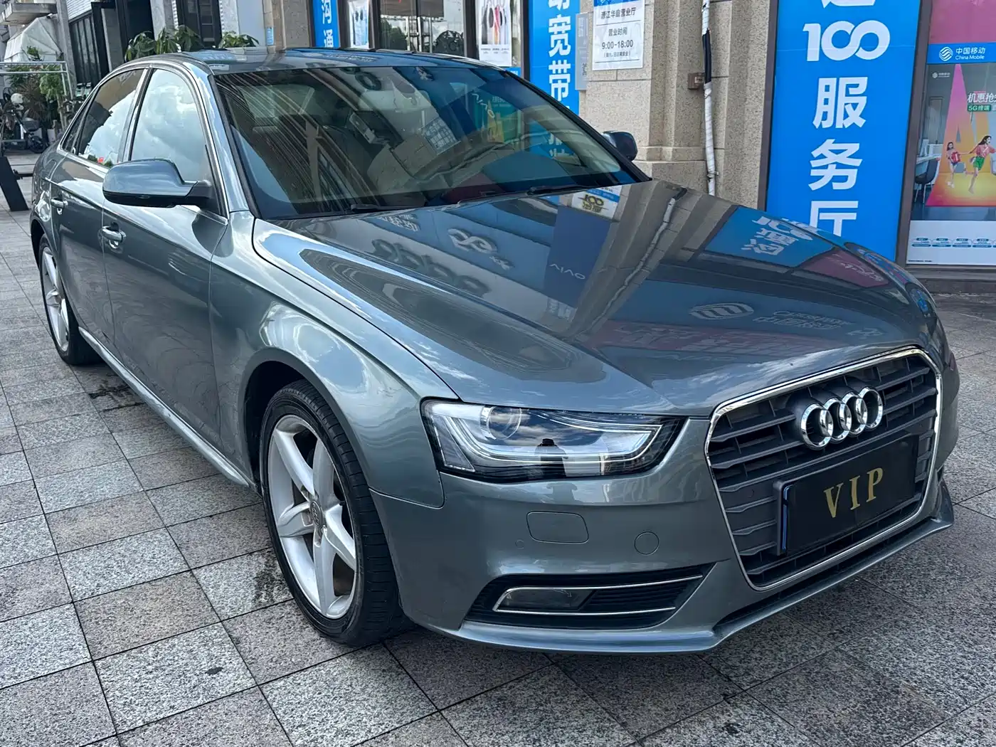 Audi A4L 2013 35 TFSI Automatic Comfort фото 2