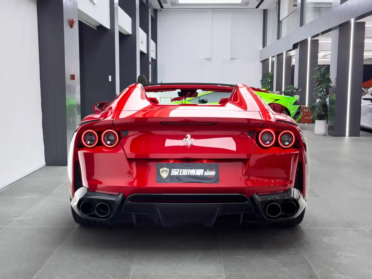 FERRARI 812