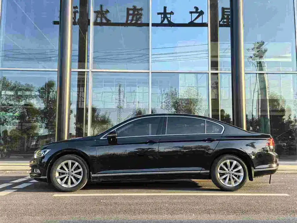 Volkswagen Magotan 2018 280TSI DSG Comfort фото 3