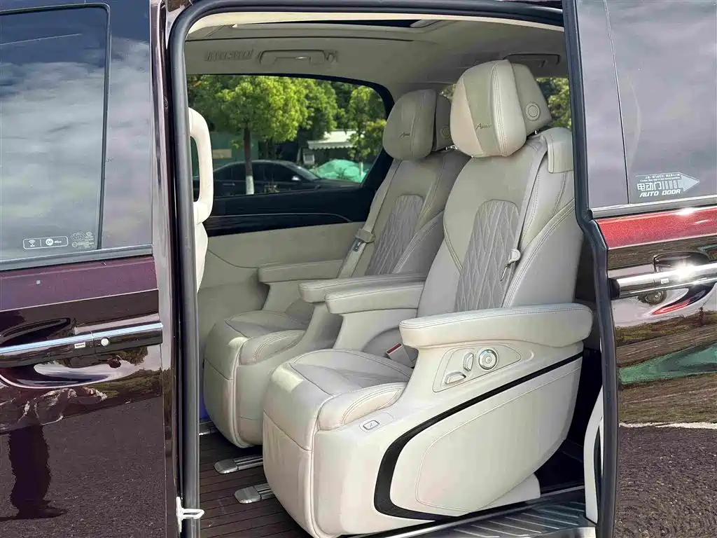 Photo 16 - Buick GL8