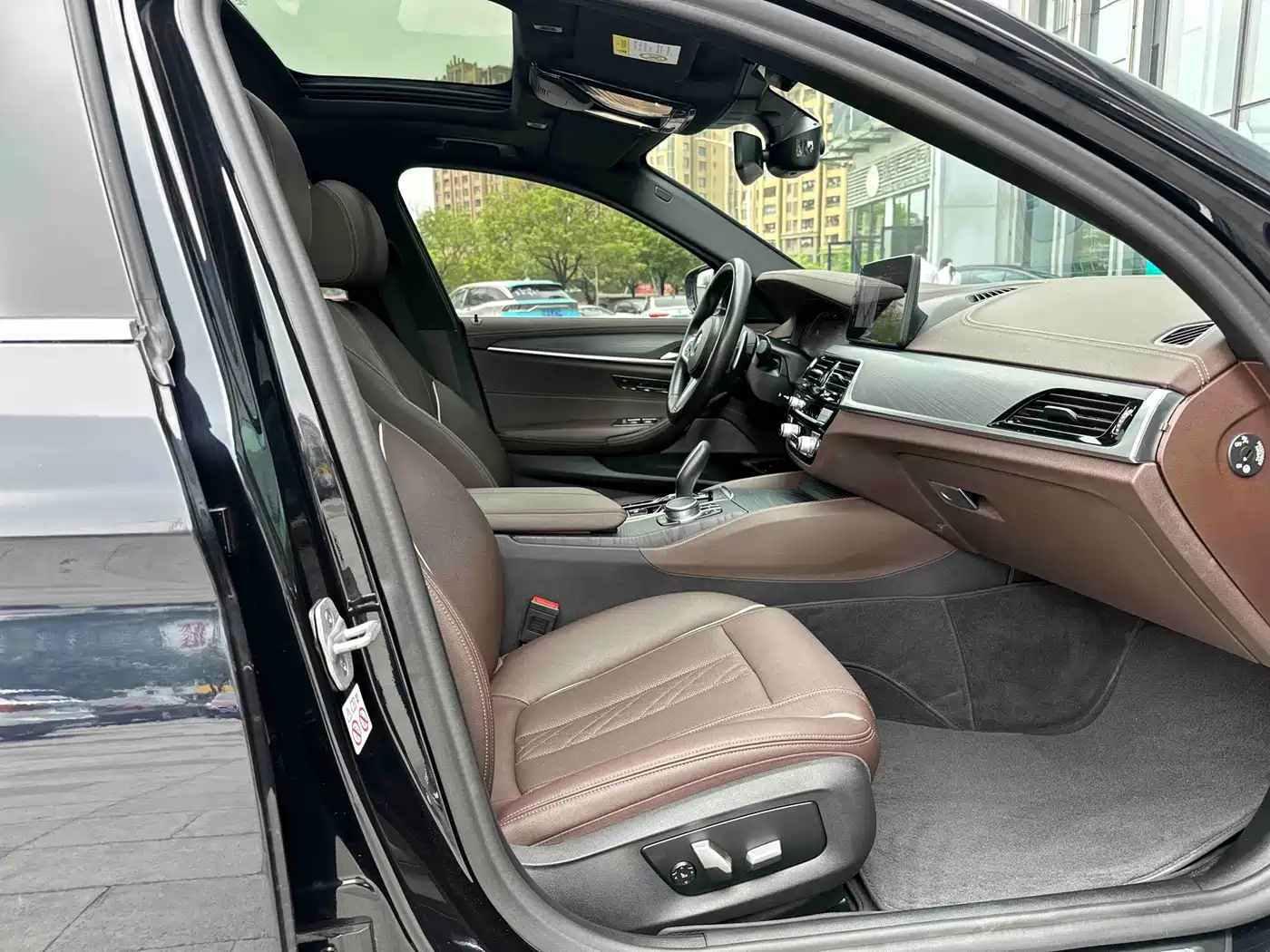 BMW 5 Series 2021 530Li Leading M Sport Package фото 16