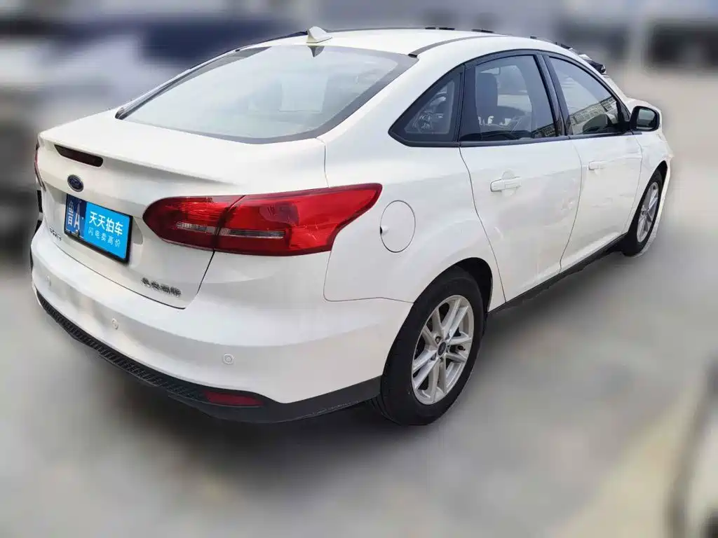 Фото 2 - Ford Focus