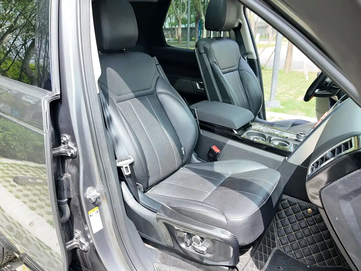 Land Rover Discovery 2018 3.0 SC V6 SE фото 6
