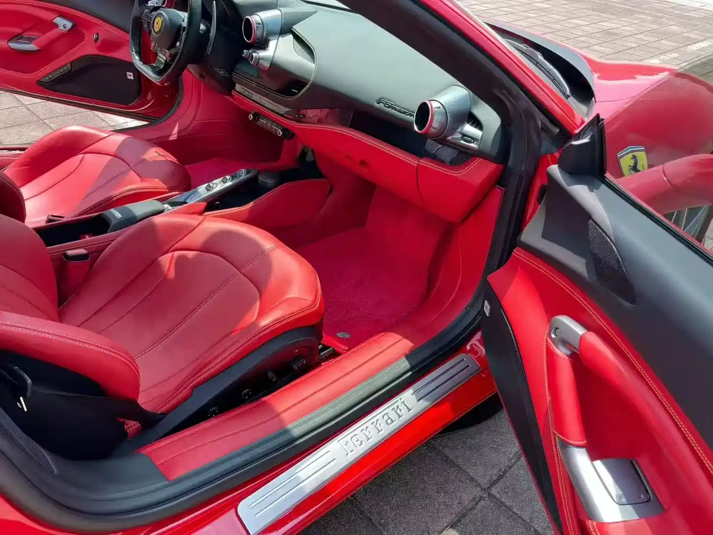 FERRARI F8