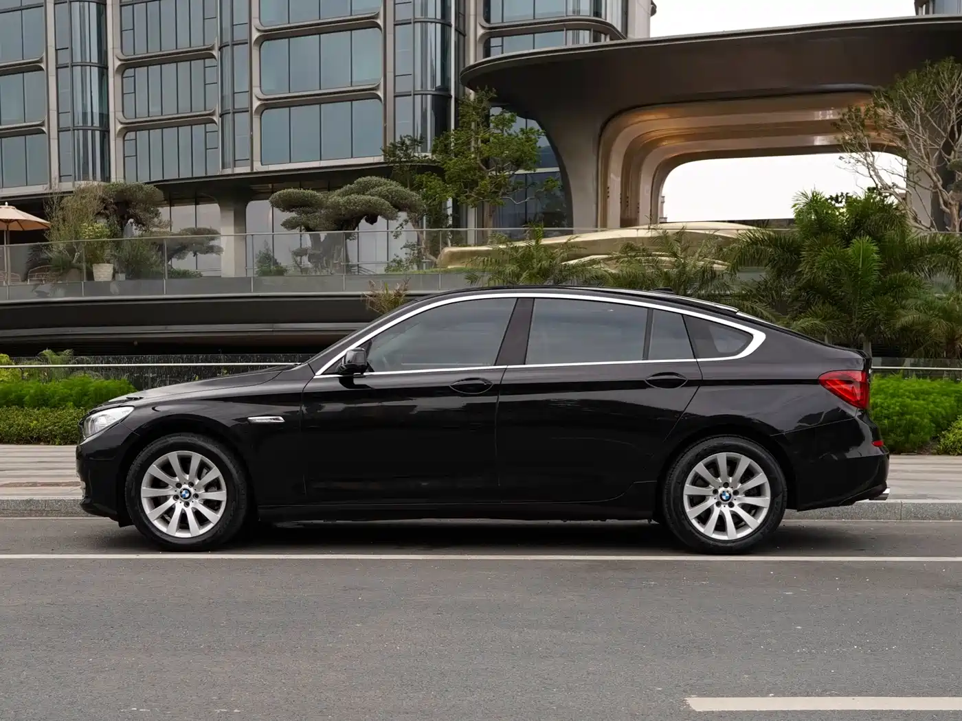 BMW 5 Series GT 2013 535i Elegance фото 4
