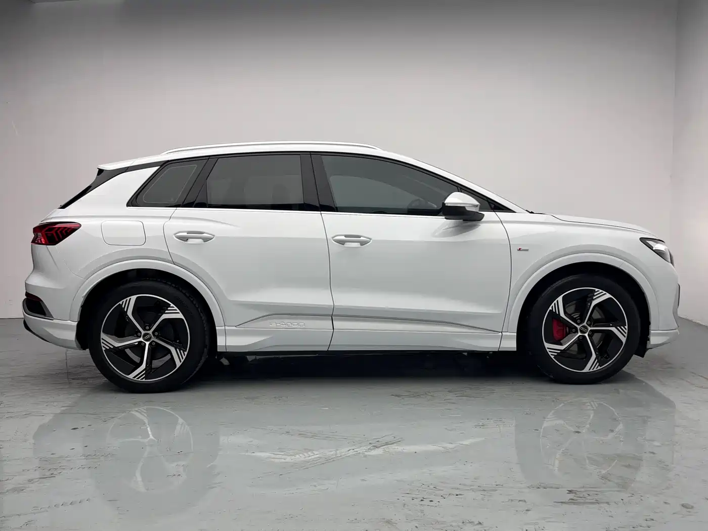 Audi Q4 e-tron 2022 50 e-tron quattro Innovation Edition фото 12