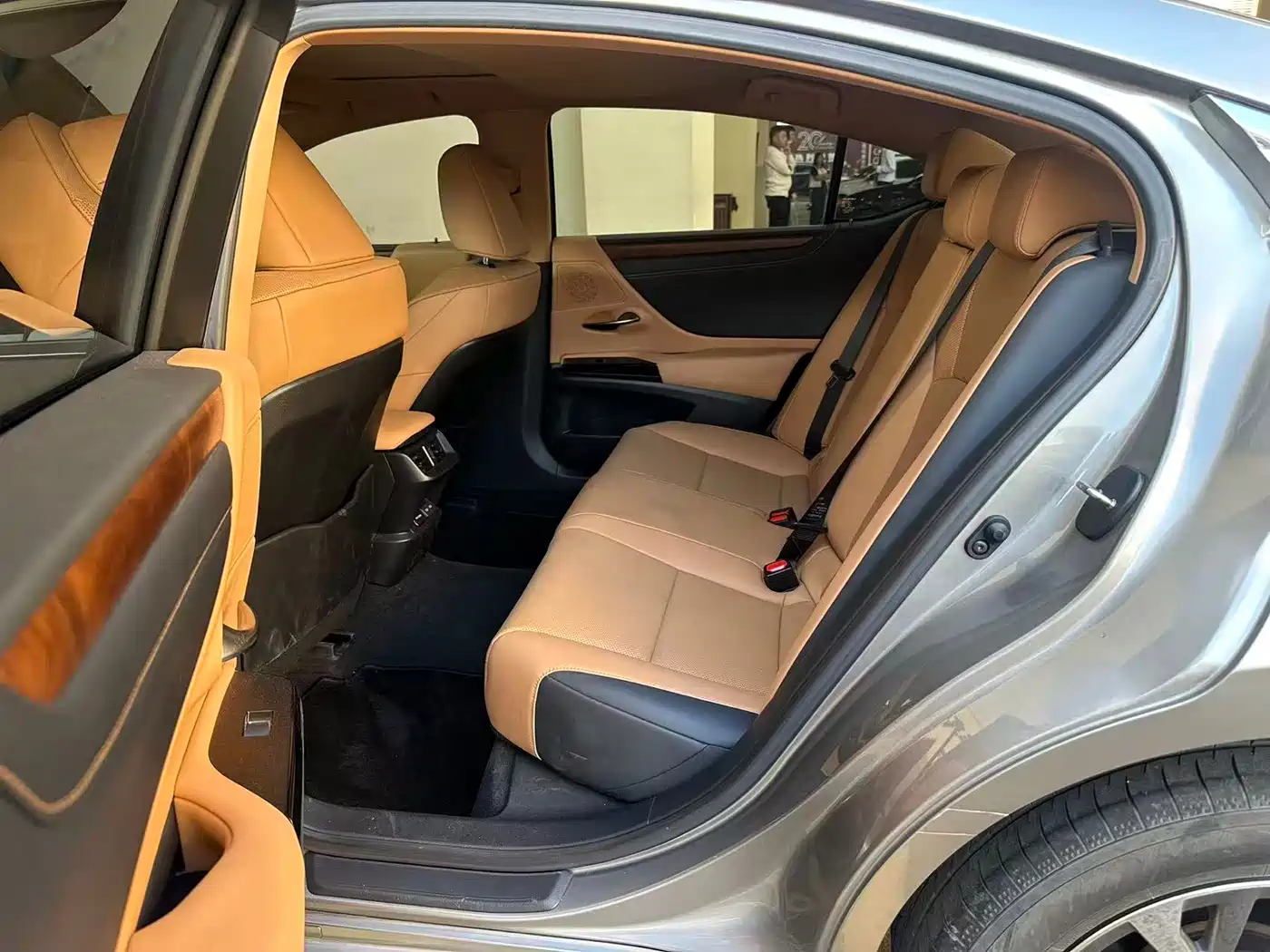 Lexus ES 2021 200 Luxury Edition фото 16
