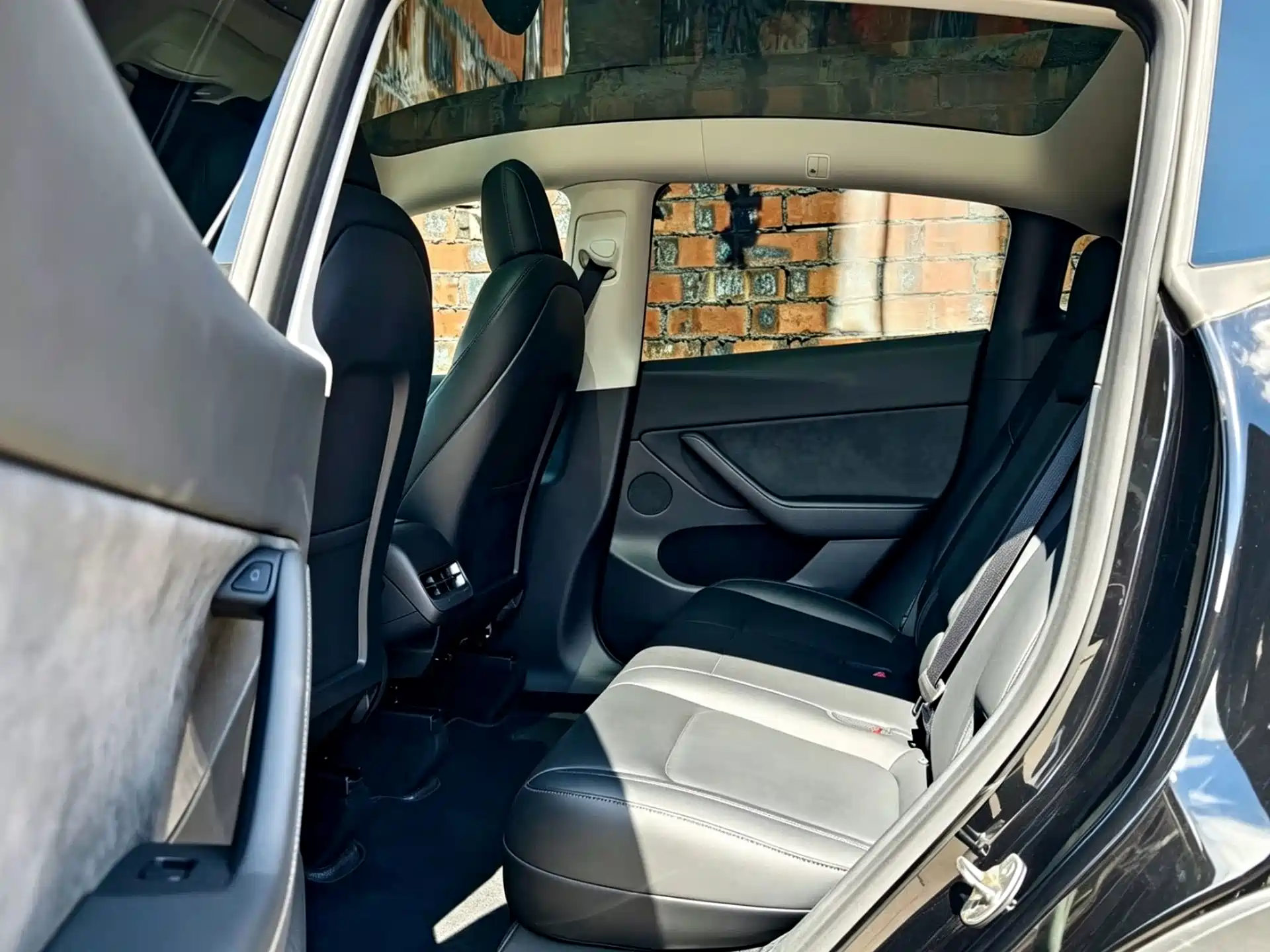 Photo 6 - Tesla Model Y