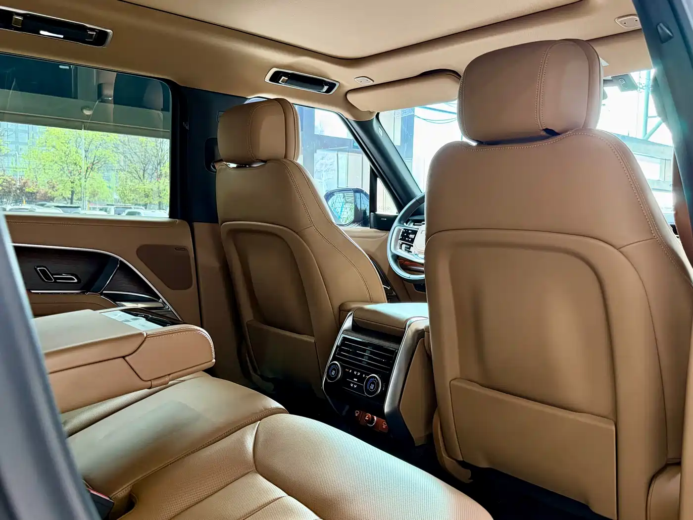 Land Rover Range Rover 2023 3.0 L6 360PS Golden Age Edition фото 31