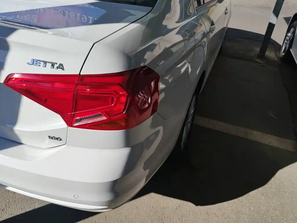 Фото 8 - Volkswagen Jetta