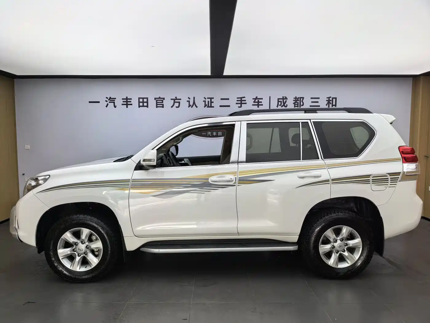 Toyota Prado 2010 4.0L Automatic TX-L фото 3