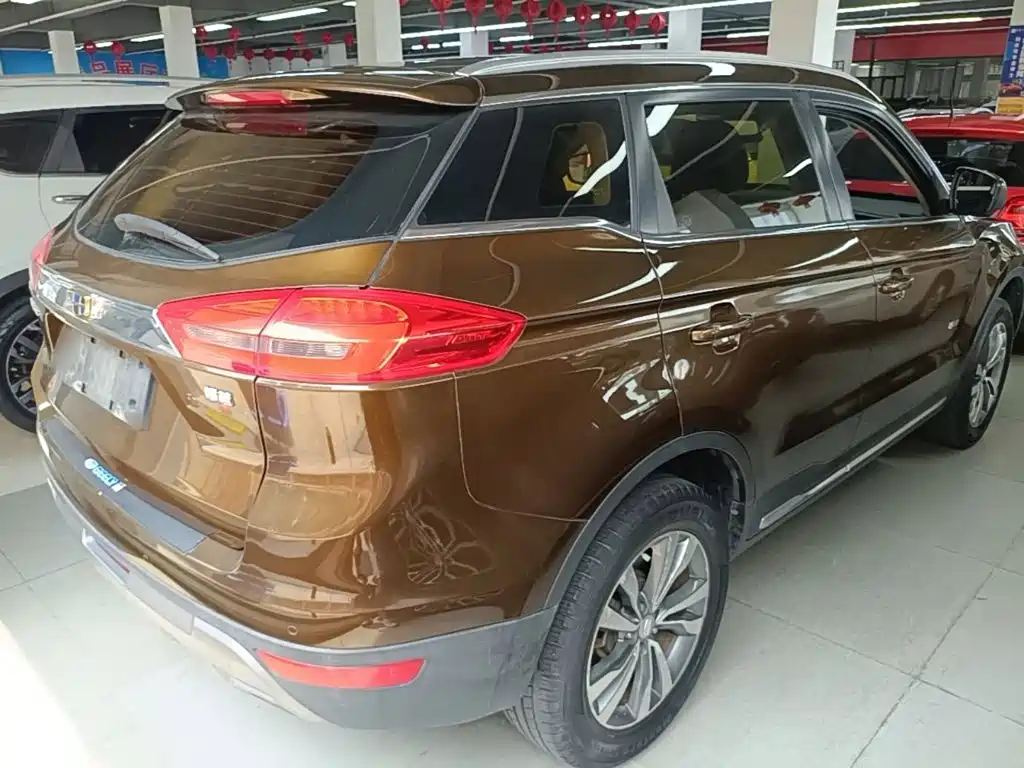Фото 7 - Geely Atlas