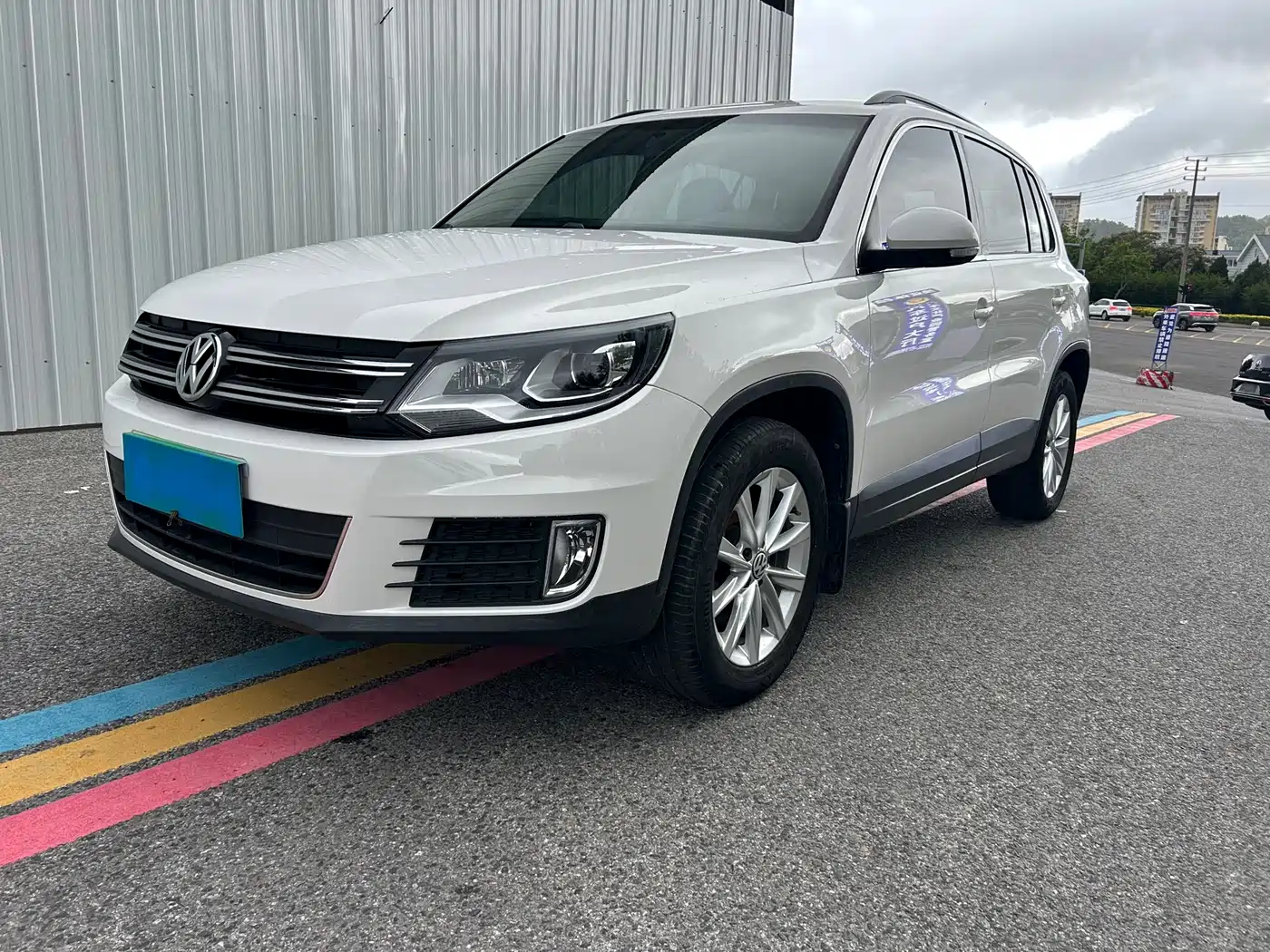 VOLKSWAGEN TIGUAN