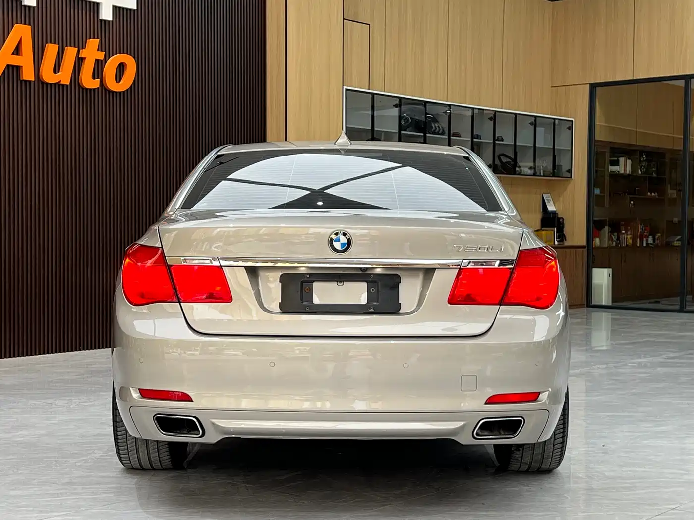 BMW 7 Series 2010 750Li фото 5