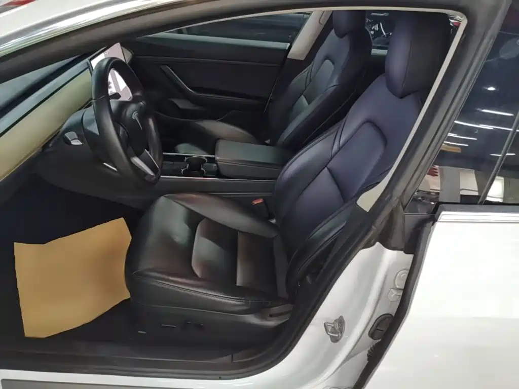 Фото 15 - Tesla Model 3
