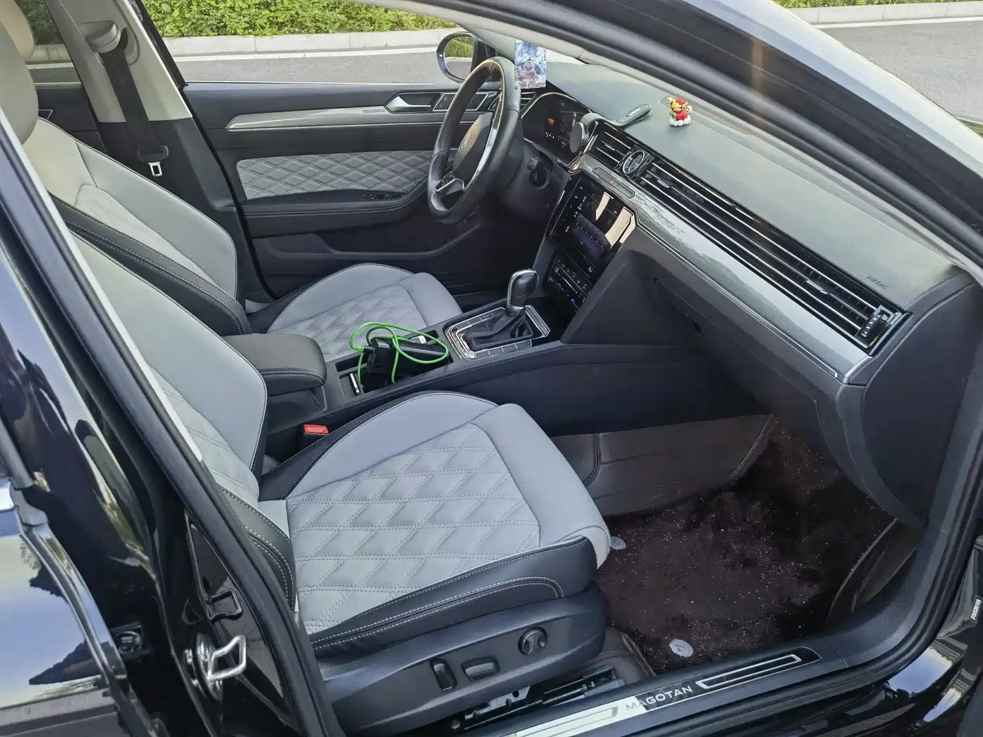 Volkswagen Magotan 2023 2 Million Units Anniversary Edition 330TSI DSG Leading Type фото 8