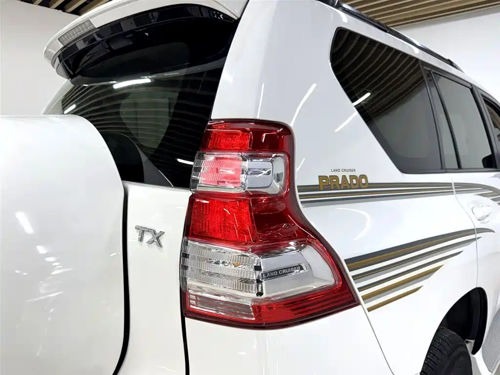 Toyota Prado 2010 4.0L Automatic TX-L фото 8