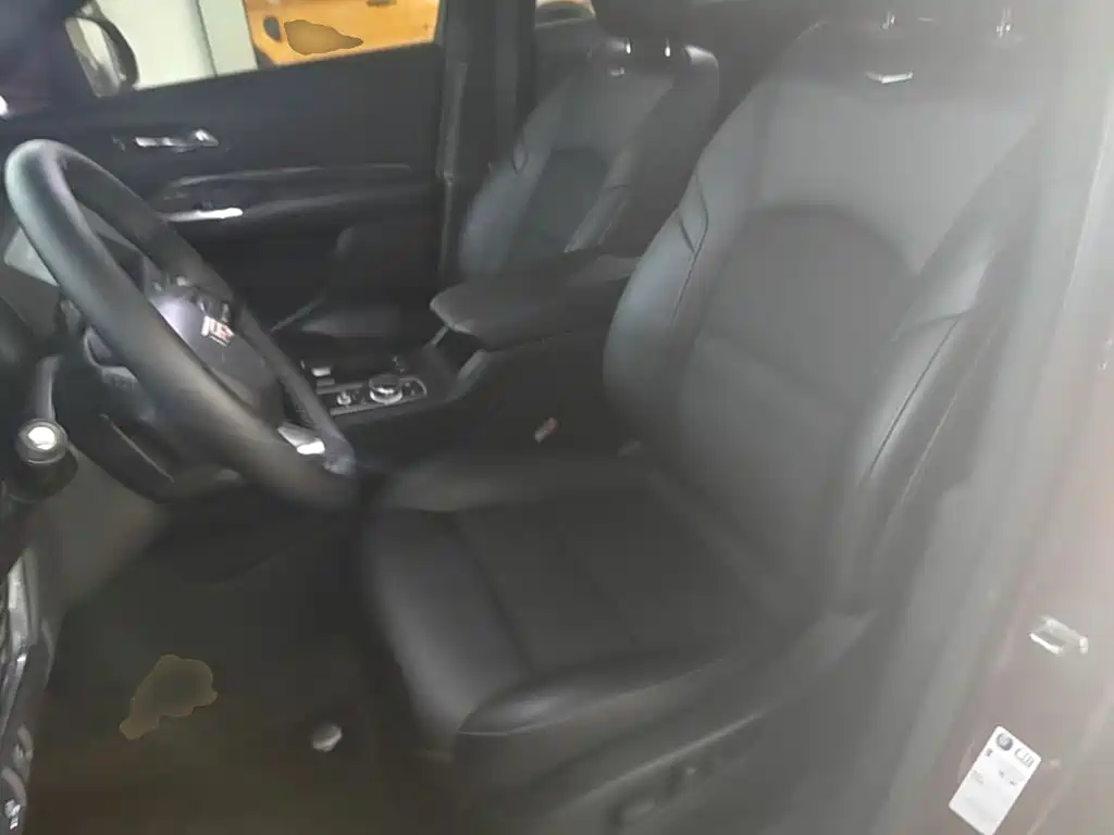 Photo 15 - Cadillac XT4