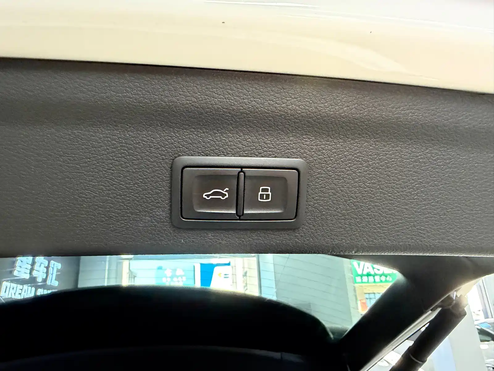 Photo 25 - Audi Q3