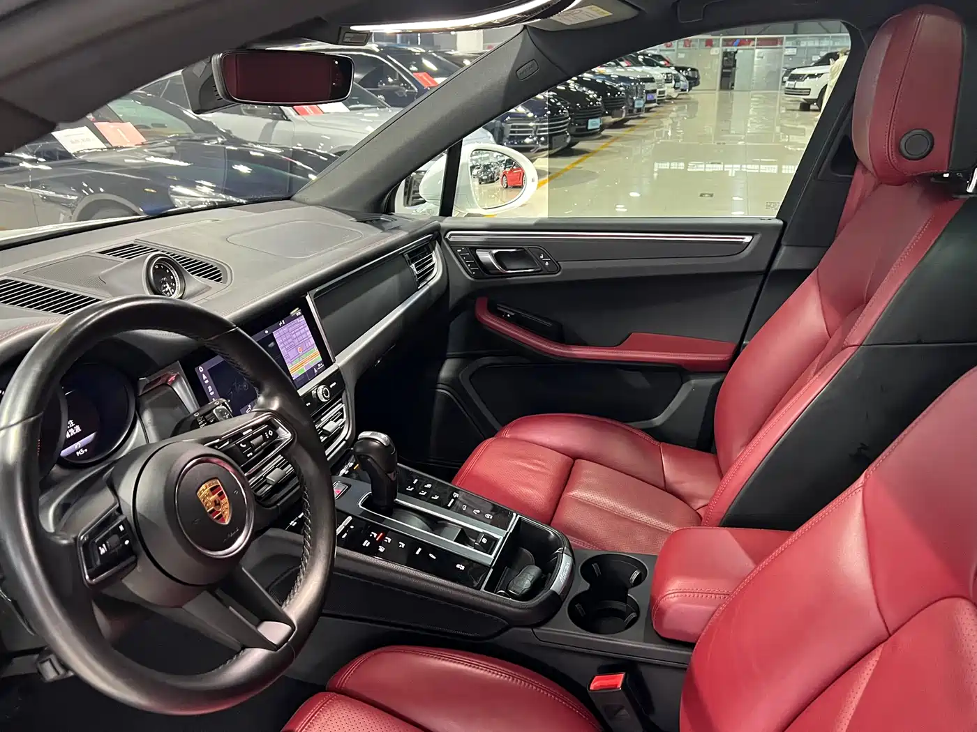 PORSCHE MACAN