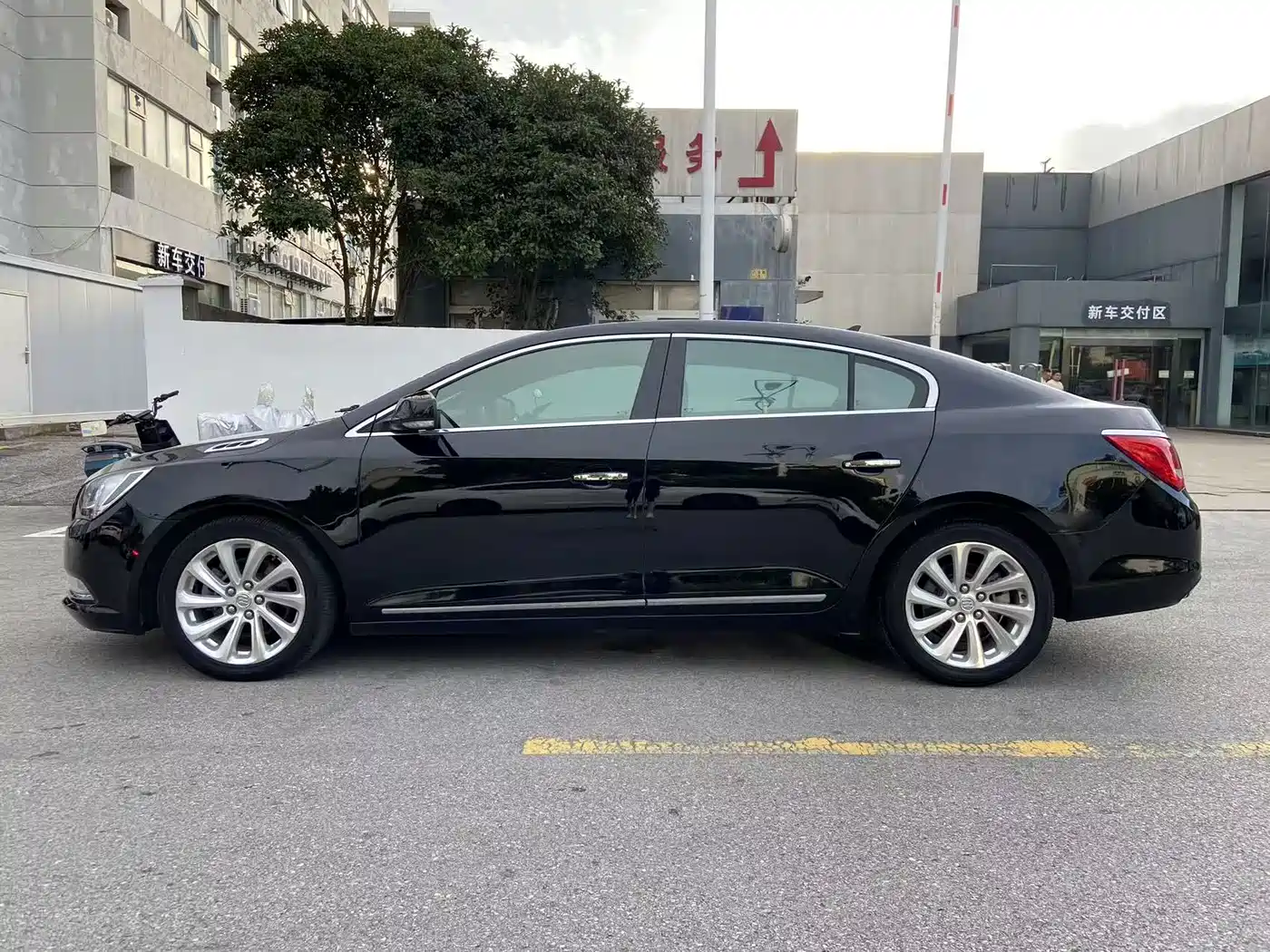 Фото 5 - Buick LaCrosse