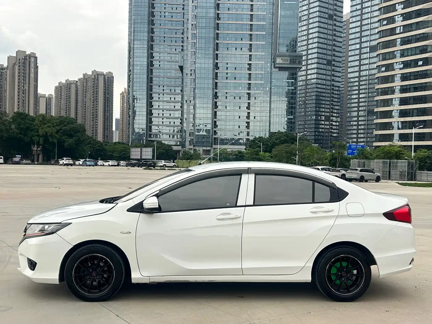 Honda Greiz 2016 2016 1.5L CVT Classic Edition