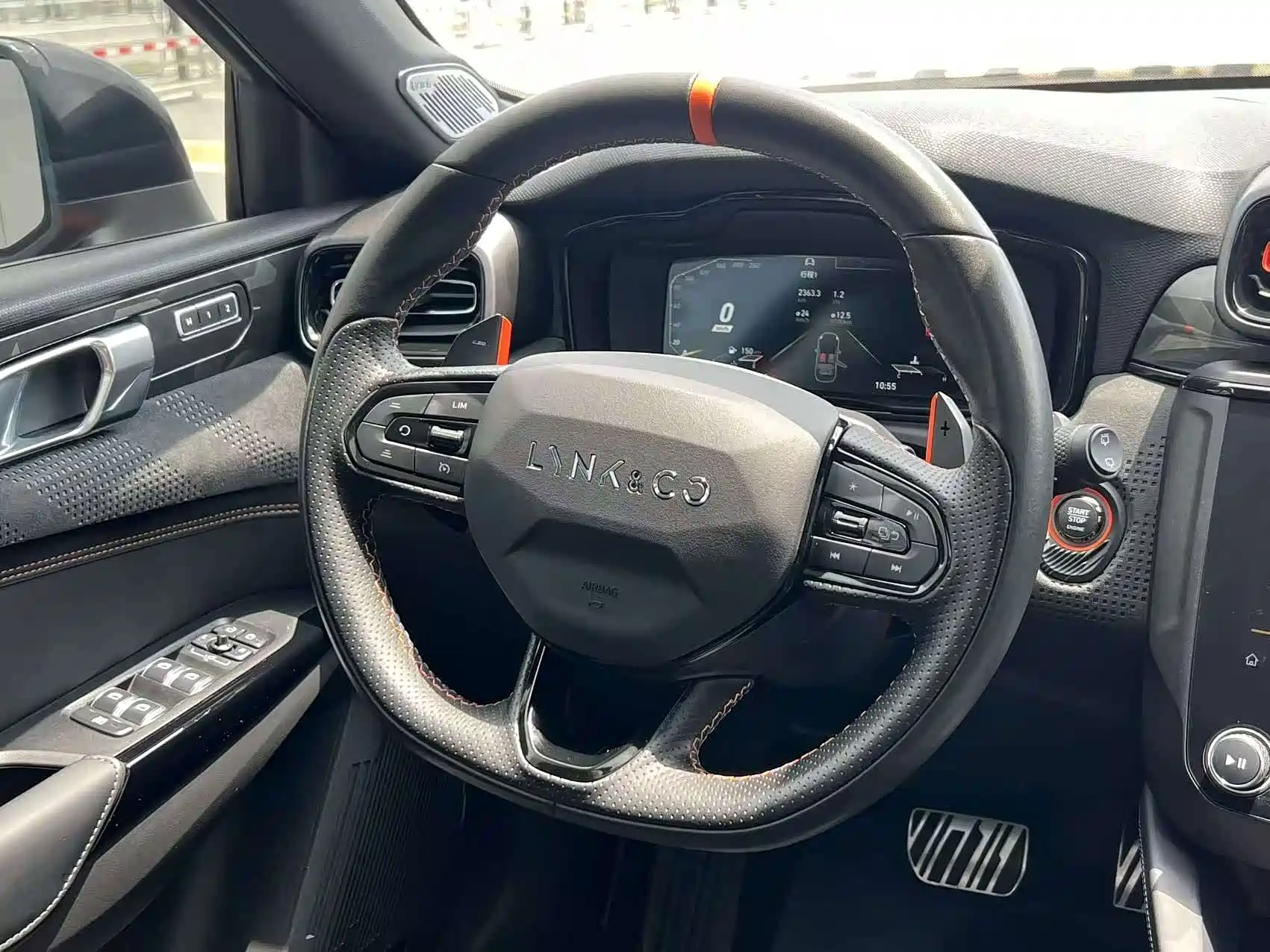 Фото 16 - Lynk & Co 02 Hatchback
