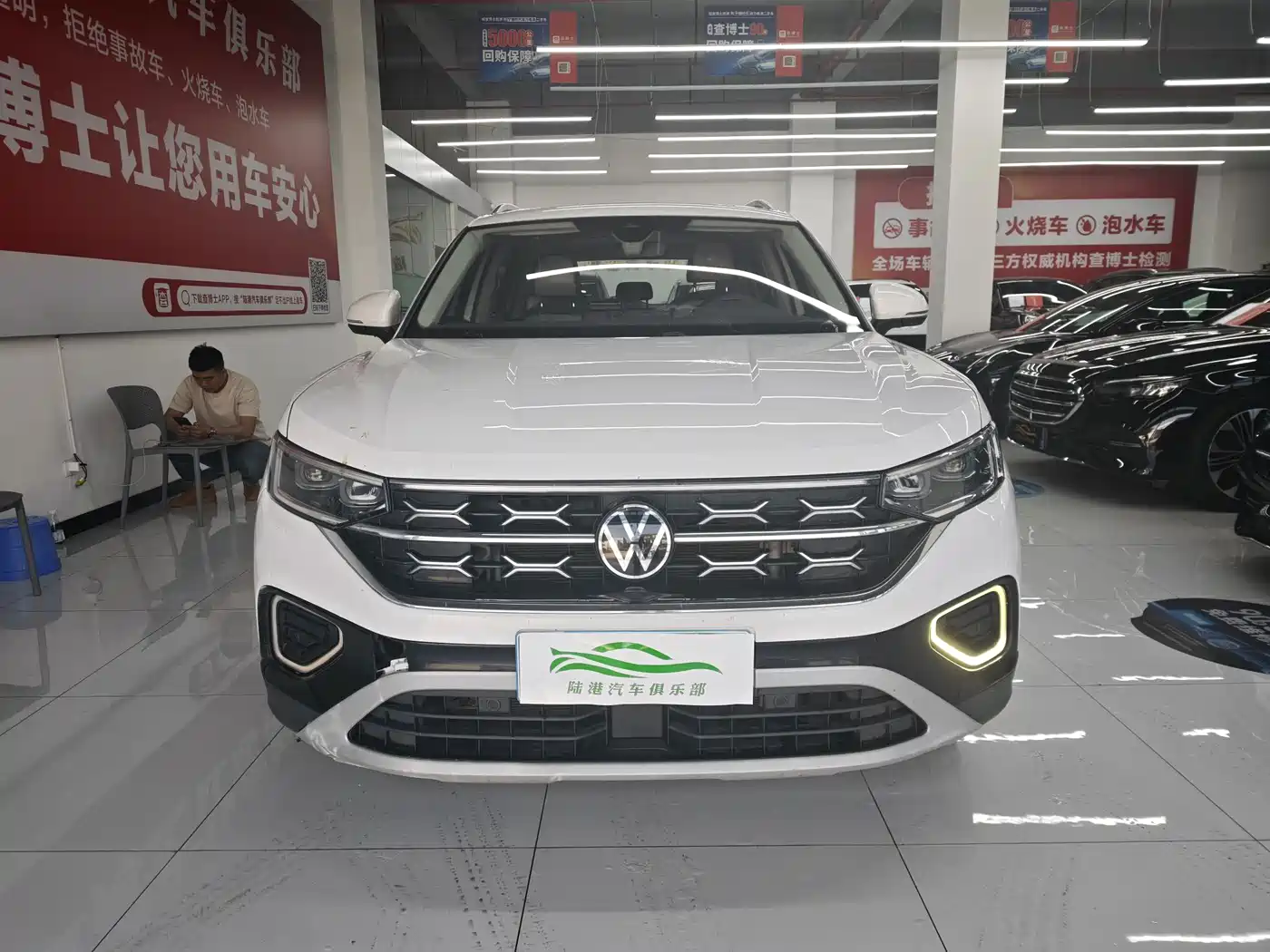 Volkswagen Tayron 2022 330TSI 2WD Luxury Smart Connect Plus фото 2