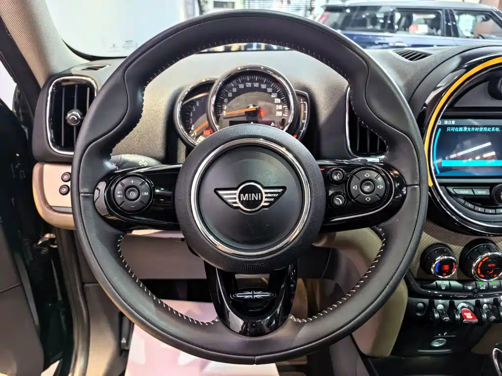 Фото 8 - MINI COUNTRYMAN
