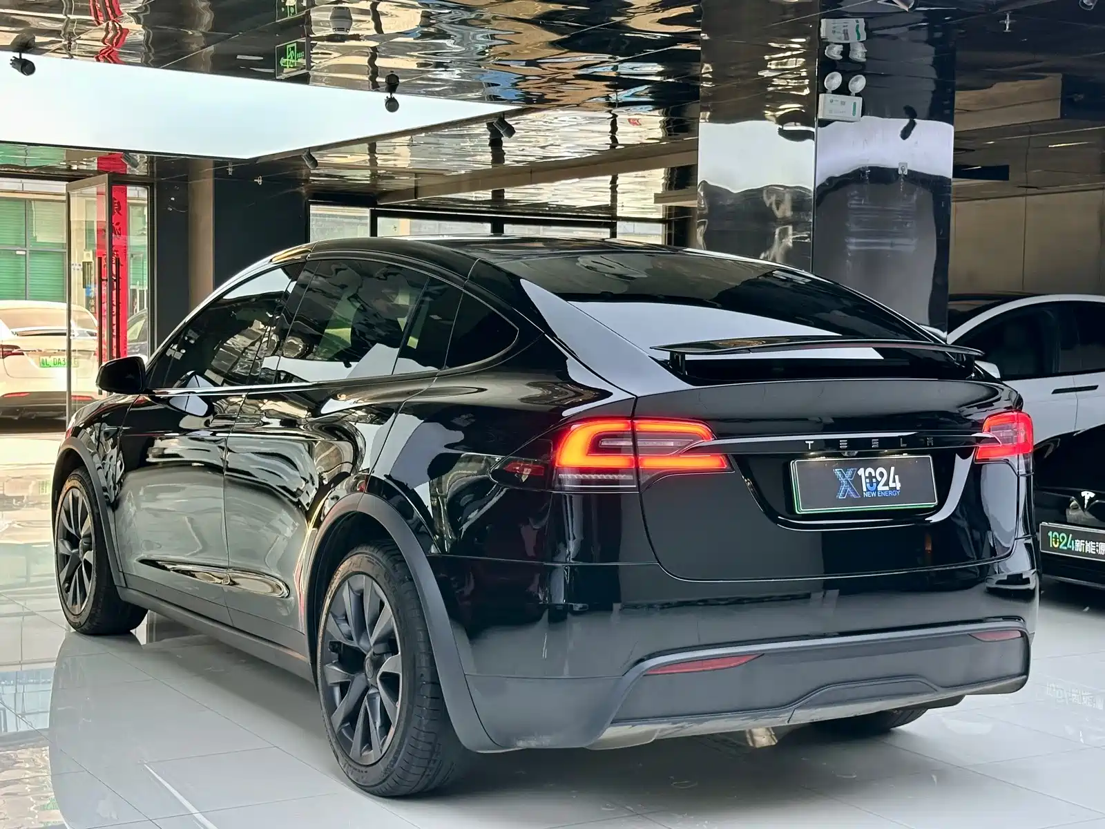 Фото 6 - Tesla Model X