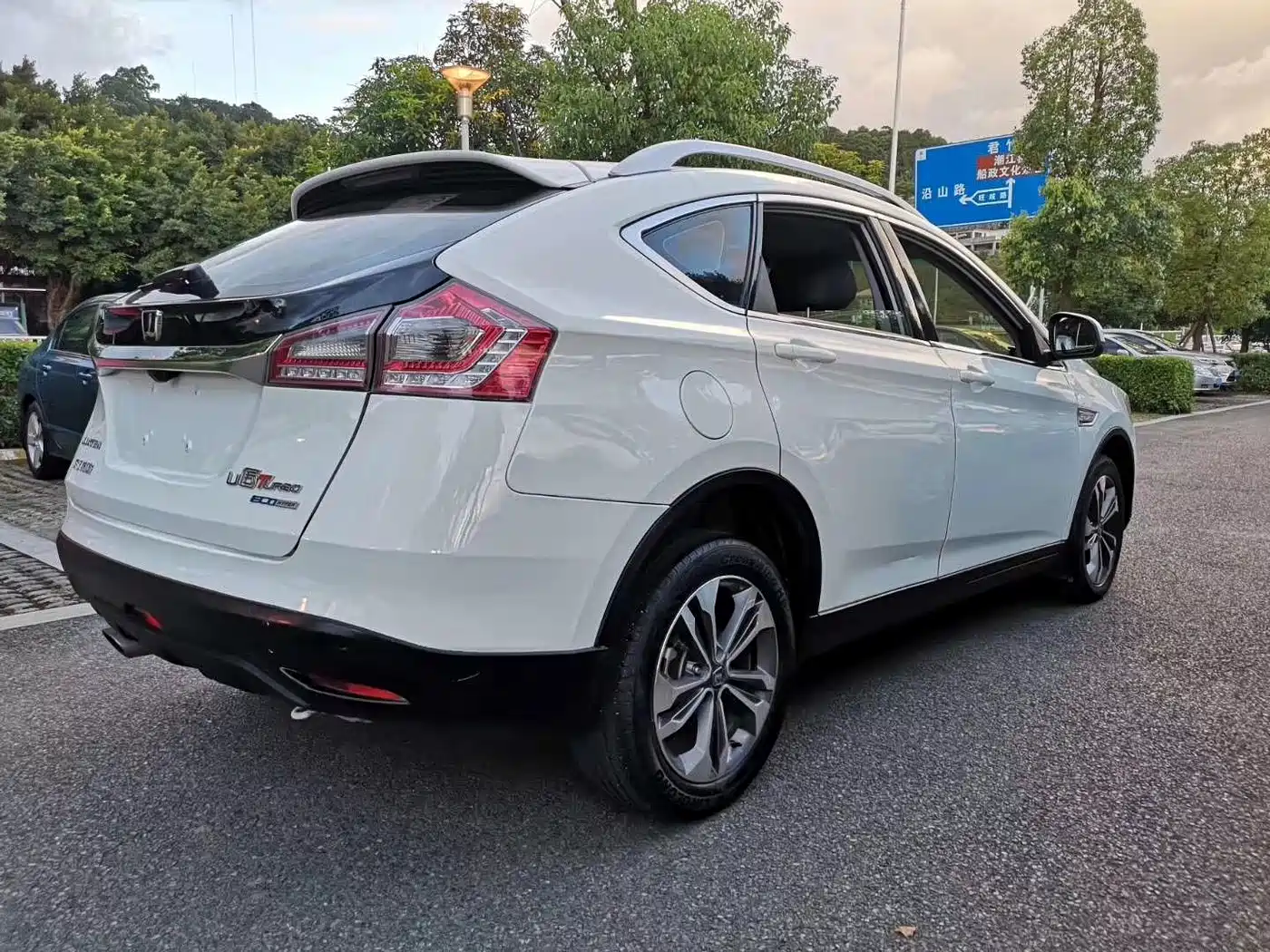 Luxgen U6 SUV 2017 2017 1.8T Tech Value Package