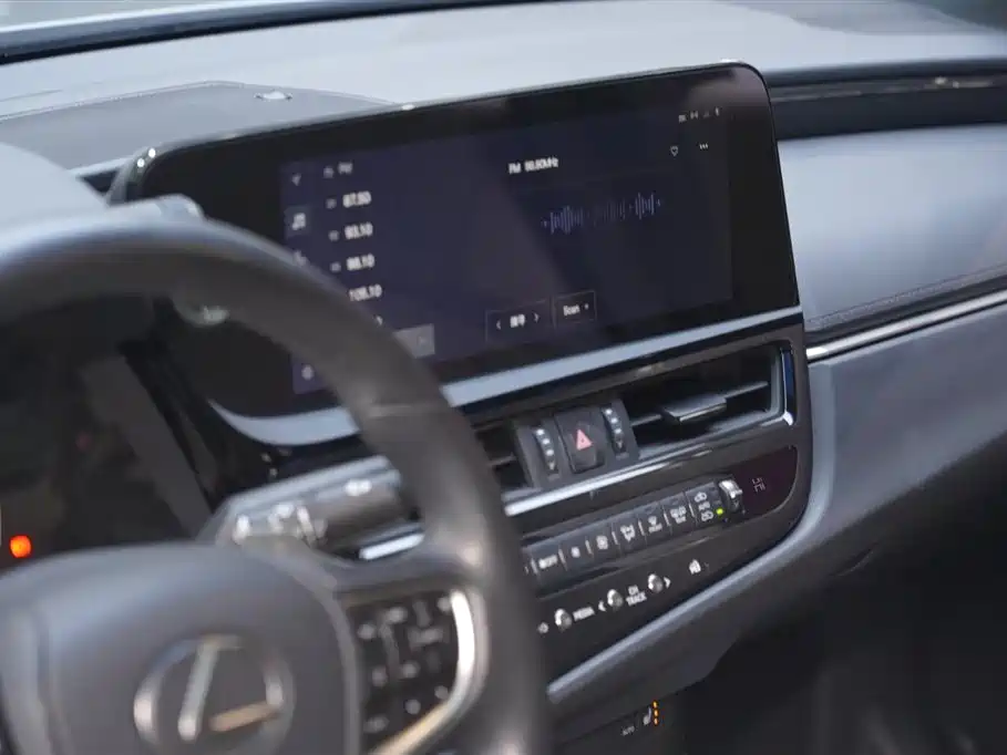 Lexus ES 2023 200 Excellence Edition фото 11
