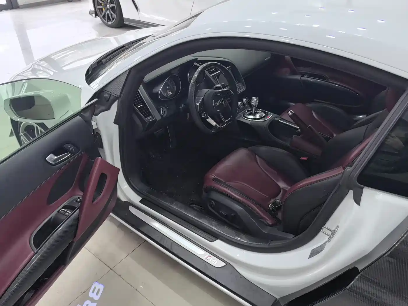 Audi R8 2014 4.2 FSI quattro фото 4