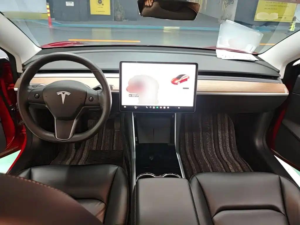 Фото 10 - Tesla Model 3