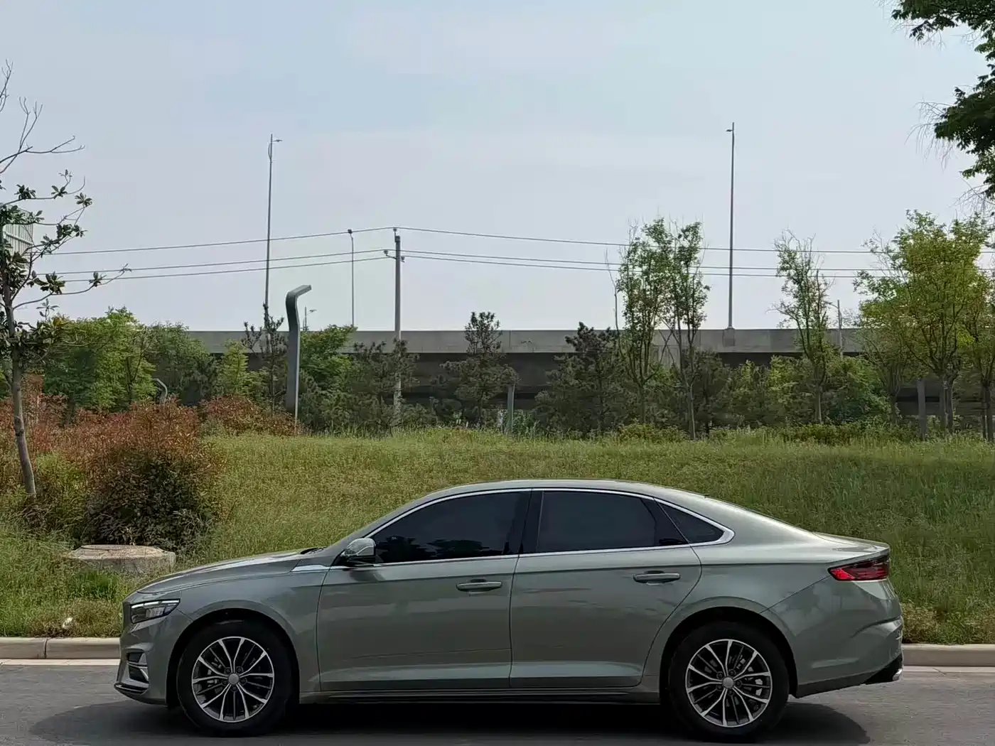Photo 3 - Geely Xing Rui