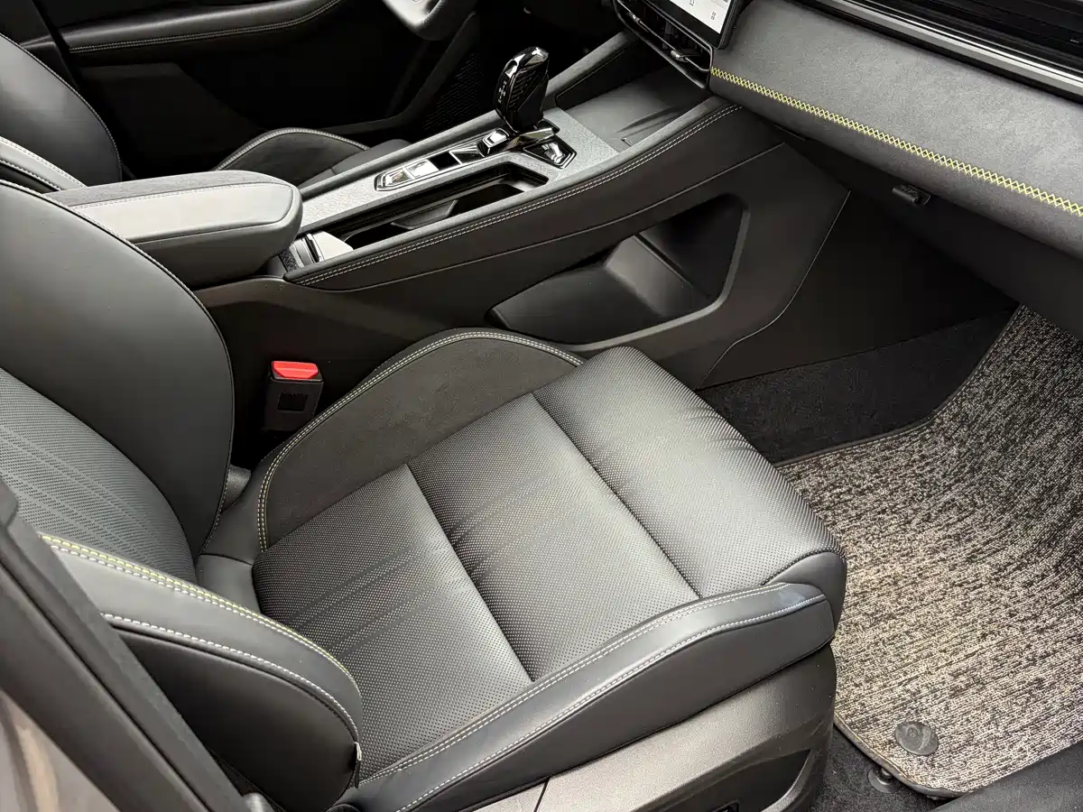 Фото 9 - Lynk & Co 03