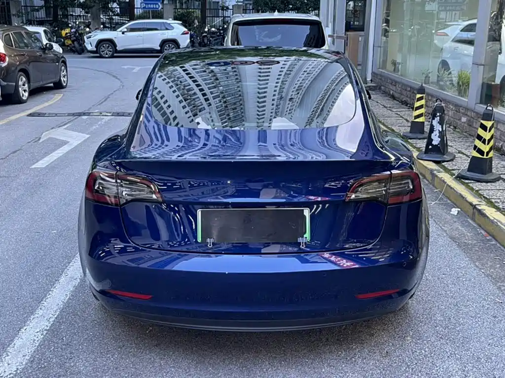 Фото 23 - Tesla Model 3