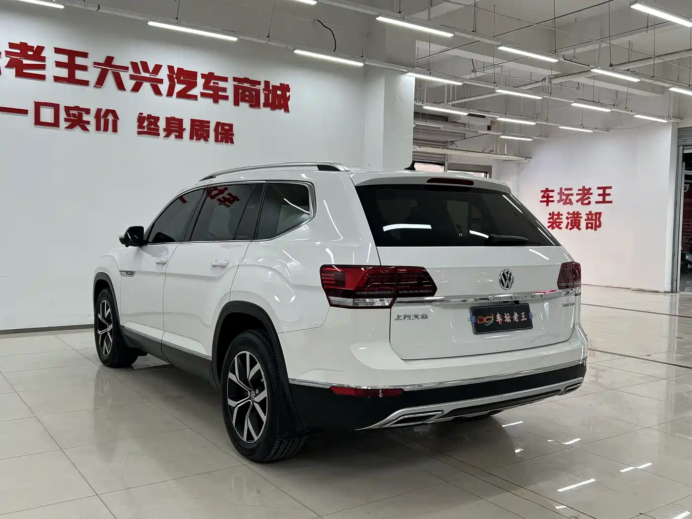 Volkswagen Teramont 2019 380TSI 4WD Luxury Edition China VI фото 5