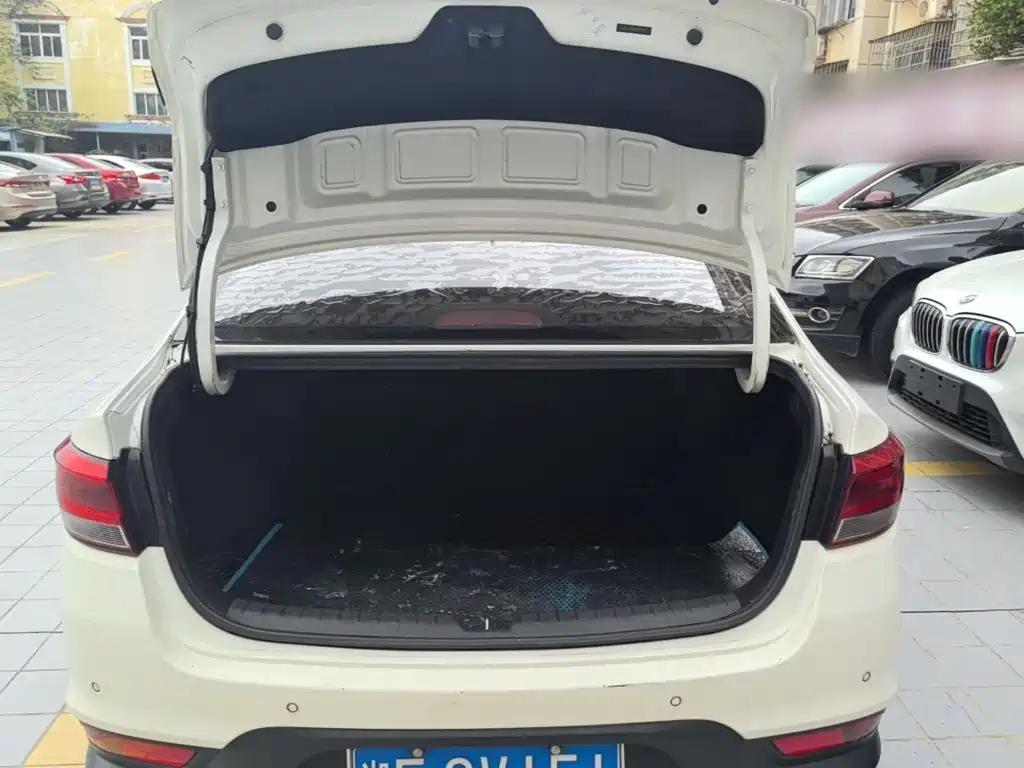 Kia K2 2017 2017 Sedan 1.4L AT GLS