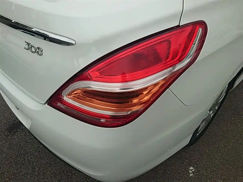 Peugeot 308 2014 Model Joy Edition Classic 1.6L Automatic Superior Style фото 8