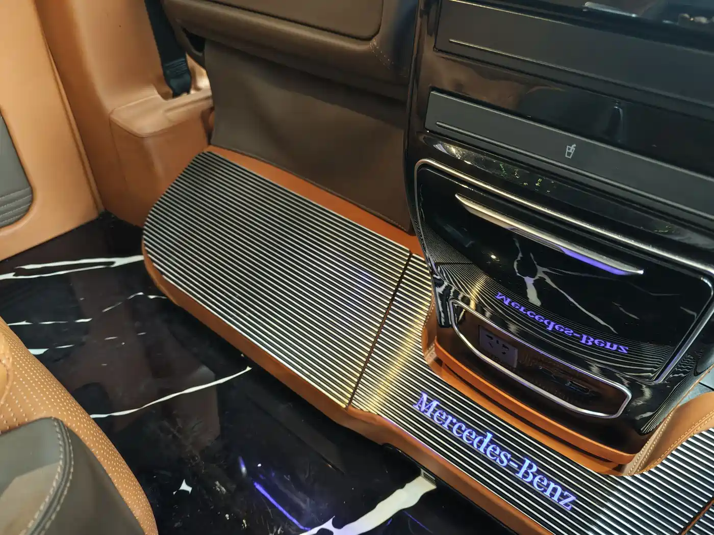 Mercedes-Benz Vito 2023 2.0T Elite 7-Seater фото 25