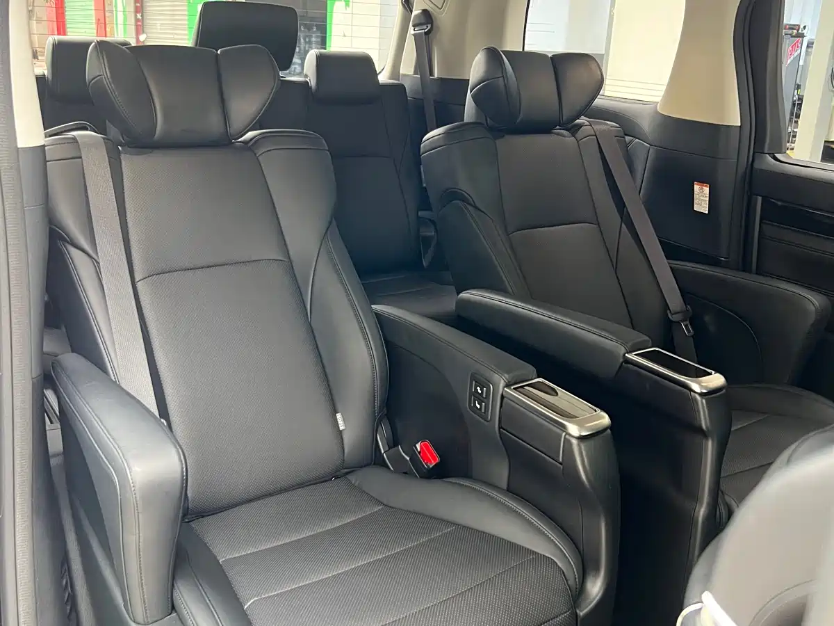 Toyota Vellfire фото 14