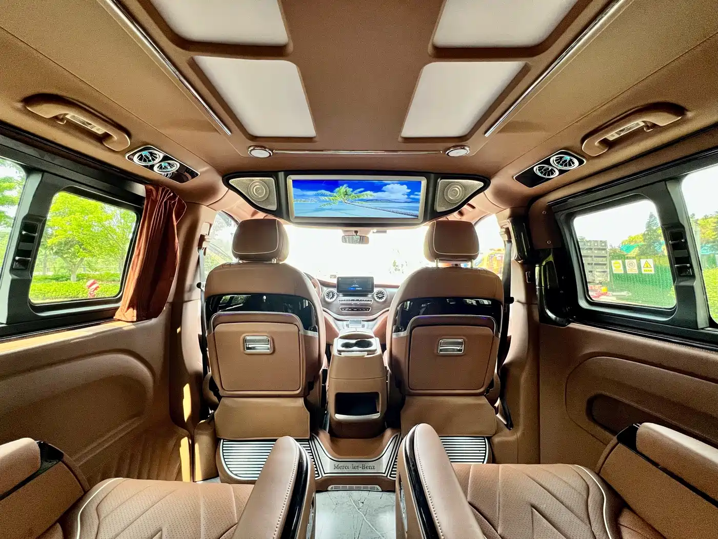 Mercedes-Benz Vito 2023 2.0T Elite 7-Seater фото 13