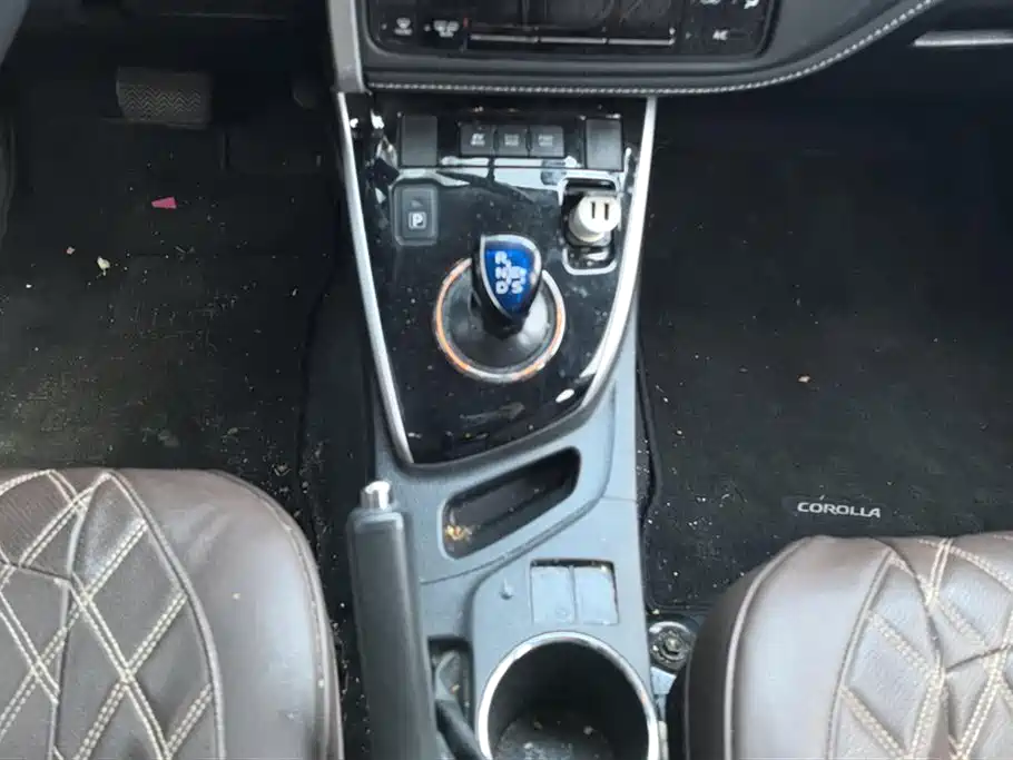 Toyota Corolla 2017 Facelift Hybrid 1.8L E-CVT Leading Edition фото 16