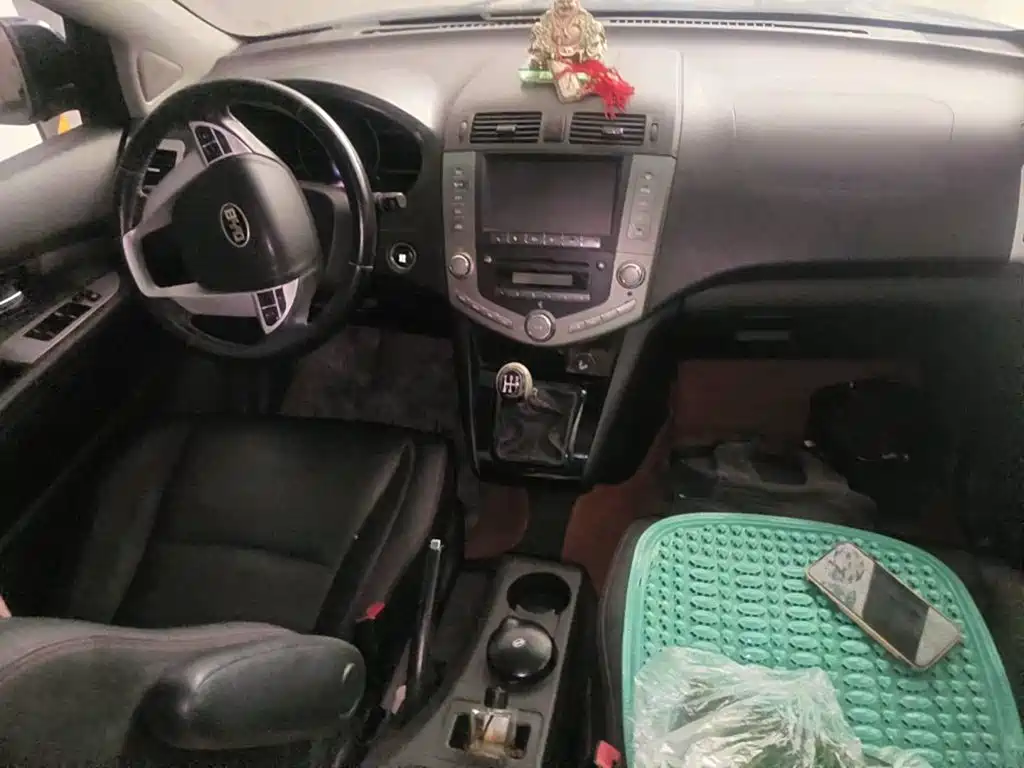 BYD S6 2015 2014 Model 2.0L Manual Luxury 5-Seater